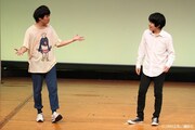 初書籍「料理男子と裁縫男子(仮)」を発売するうしろシティ。写真は東名阪ツアー「うれしい人間」にて密着撮影されたもの。