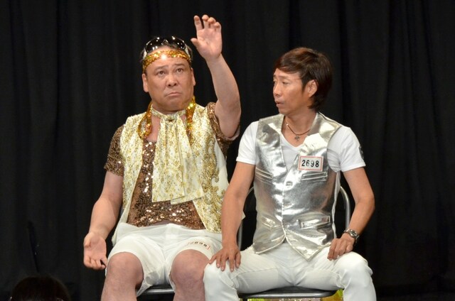 「キングオブコント2013」1回戦に出場した、新コンビ・あいざき君と江藤くん。左が江藤博利、右があいざき進也。