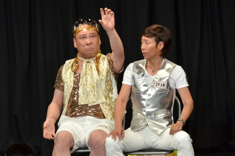 「キングオブコント2013」1回戦に出場した、新コンビ・あいざき君と江藤くん。左が江藤博利、右があいざき進也。