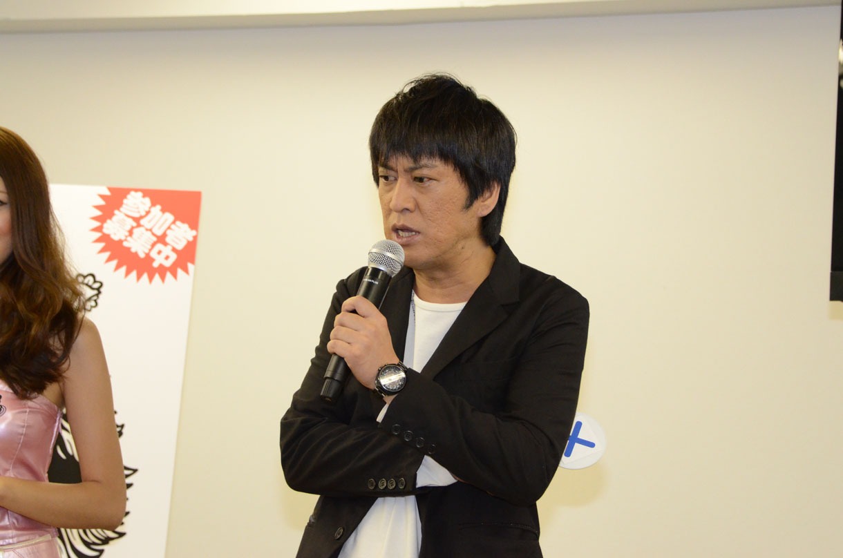 クイズに悩む吉田。