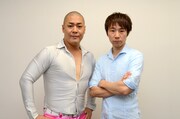 8月7日に書籍「統合失調症がやってきた」(イースト・プレス)が発売される松本ハウス。左がハウス加賀谷、右が松本キック。