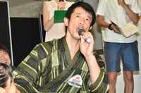 子供達との交流の中でも「ミキティー！」と叫ぶ庄司。