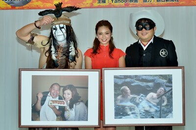 米映画「ローン・レンジャー」の公開を記念した「写真投稿コンテスト 表彰式イベント」に登場したキャイ～ンと、平愛梨（中央）。写真はコンテストの内容にかけて披露された、平と三瓶の写真（手前左）と、キャイ～ンの入浴写真（手前右）。