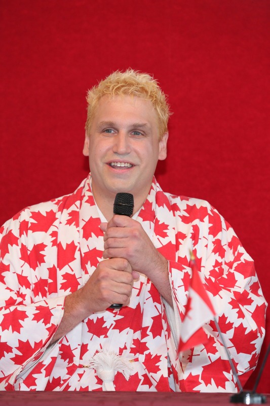 北米巡回公演を行う桂三輝。カナダ文化大使に任命された。