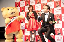 映画「ムービー43」の下衆さを語る渡辺正行（右）。