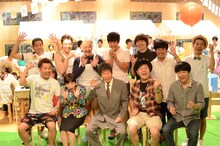 「笑楽校 presents SUMMER SMILE SCHOOL」の特別授業「みんなで校歌を作ろう！」を行ったHARCO、タケト、間寛平、山田花子、FUJIWARA、くまだまさし、なかやまきんに君、チーモンチョーチュウ、エハラマサヒロ、もう中学生。