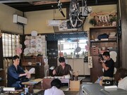 コント「うちわ職人」に登場するウッチャンナンチャン内村、ココリコ田中、我が家・坪倉。