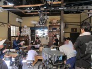 コント「うちわ職人」の撮影風景。