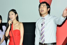 ハマカーン浜谷（右）と、壇蜜（左）。