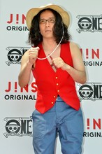 ルフィに扮するピース又吉。