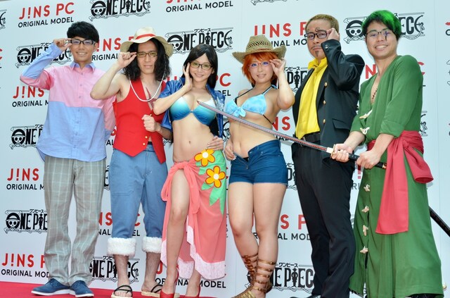 JINS PCと「ONE PIECE」のコラボによるオリジナルメガネシリーズ第4弾をPRする（左から）ピース、杉原杏璃、水樹たま、バッファロー吾郎A、NON STYLE井上。