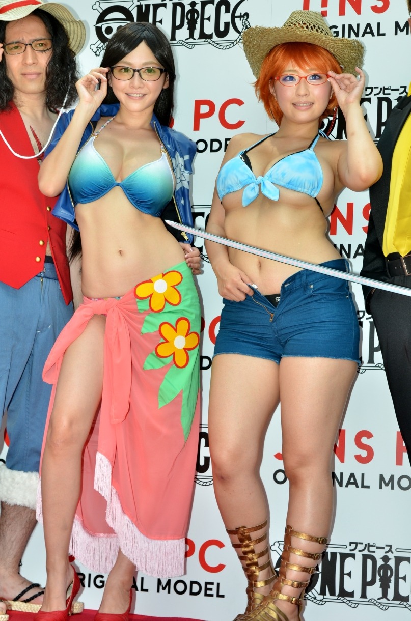杉原杏璃（中央左）と水樹たま（中央右）。