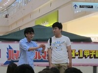 自作の物語を淡々と朗読したメガネゴッツ。