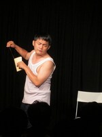 情熱的な歌とダンスの手賀沼ジュン。