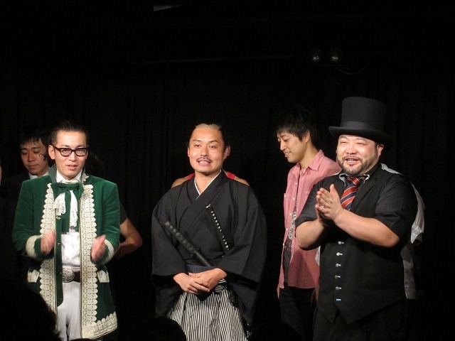 「サンミュージックGETライブ vol.179」で生まれたお侍ちゃんと髭男爵の仮ユニット・明治維新。