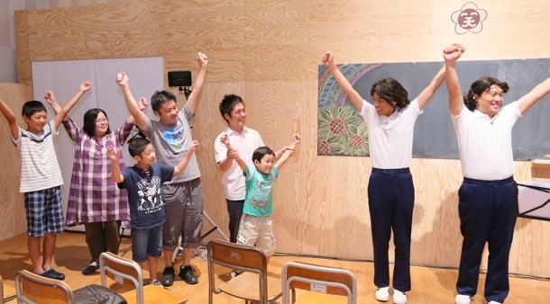 「笑楽校」特別授業「COWCOW先生と一緒に『あたりまえ体操を考えよう！』」の模様