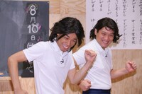 「笑楽校」特別授業「COWCOW先生と一緒に『あたりまえ体操を考えよう！』」を行ったCOWCOW。