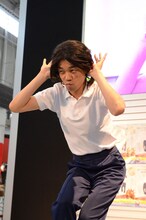 声援を求めるCOWCOW多田