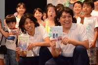 DVD発売記念イベントを行ったCOWCOW。