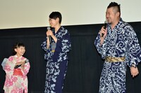 ほのぼのとした雰囲気で行われた舞台挨拶の様子。