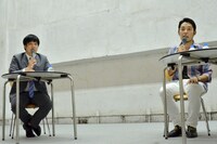 MCのロシアンモンキー川口（左）と、オリエンタルラジオ中田（右）。