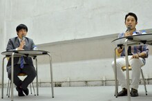 MCのロシアンモンキー川口（左）と、オリエンタルラジオ中田（右）。