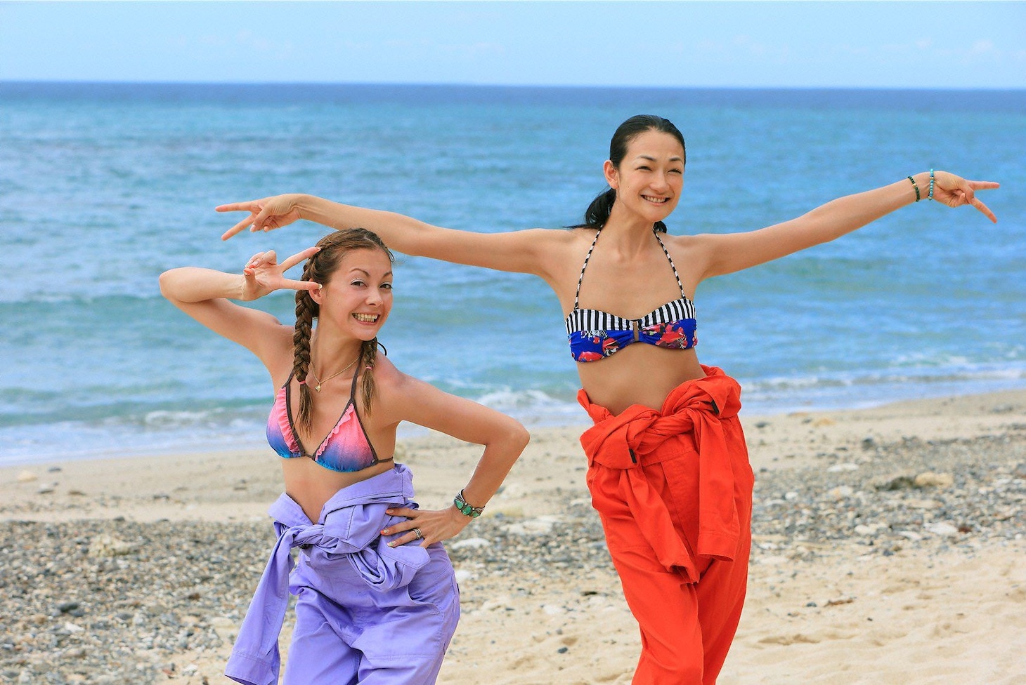 土屋アンナ（左）と、冨永愛（右）。(c)テレビ朝日