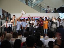 「イオン×よしもと『ハイスクールマンザイ2013～H-1 甲子園～』」関東地区大会準決勝の模様。MCはレイザーラモンが務めた。