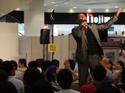 会場を盛り上げるRG。