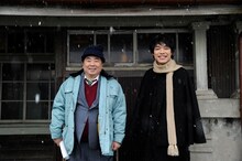 映画「げんげ」のワンシーン。主人公の塚地（左）と麒麟・川島（右）。(c)TBS / 吉本興業