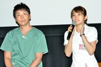 （左から）アンジャッシュ児嶋、岡本玲。