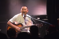 「すべてかけてあるあるを言うよー」と山崎まさよしを熱唱するRG。