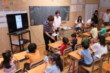 「トータルテンボス先生＆ハイキングウォーキング先生の『まなぶ！あそぶ！楽しいアプリ学』」の模様