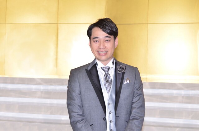 「ザ 旬芸人グランプリ ニコジャッジ」のMCを務めるバナナマン設楽。