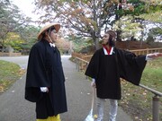 DVD「ブギウギ専務 DVD vol.1『ブギウギ 奥の細道～旅立ちの章～』」の一場面。(c)STV