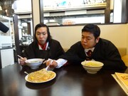 DVD「ブギウギ専務 DVD vol.1『ブギウギ 奥の細道～旅立ちの章～』」の一場面。(c)STV