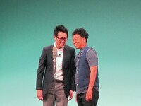 ソフトアタッチメントは漫才。「クイズに間違えたら恥ずかしい」という平谷のためのクイズを出す町田。