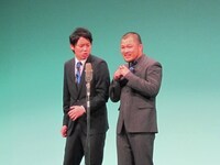 クマムシの漫才では、長谷川がキュンキュンするその“恥ずかし”な気持ちを歌に。