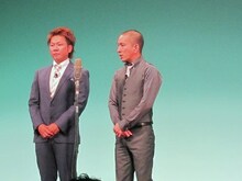 シェーン！の漫才は究極の選択をテーマに話がどんどん飛躍し……。