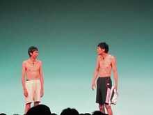 アンガールズのコント。急にジムに通い始めた田中の魂胆とは。