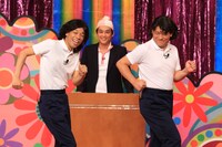 イベント / 夏のファン祭り」の模様。写真はCOWCOW（手前）とフルーツポンチ村上（奥）。(c)吉本興業