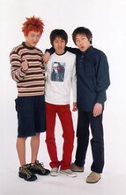 デビュー時のロバート。(c)吉本興業