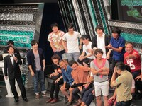 LLRの番組で自分好みの女芸人をブッキングする内田弦プロデューサー、東大卒。額にはなぜかドライアイスのやけど傷。