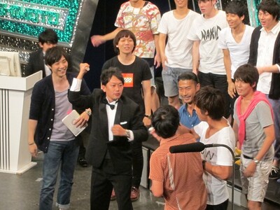 ライセンスのよしログの輪を無視したことで、潔く殴られようとした向井に、まったく躊躇しない井本。