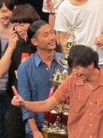 最優秀賞をもらって意外と嬉しそうなパンサー菅。