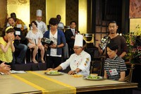 「世界に売り込め！ご当地グルメでクールジャパン」の一場面。(c)CBC