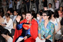 映画「マン・オブ・スティール」来日記者会見で質疑応答に参加した渡辺直美。