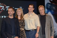 （右から）ザック・スナイダー監督、主演のヘンリー・カビル、製作のデボラ・スナイダー、チャールズ・ローブン。