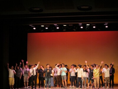 東京・銀座博品館劇場にて開催された「人力舎お笑いLIVE『バカ爆☆豪華版』～人力舎のことがだいたいわかるバカ爆伝説4days～＠博品館劇場 第二夜『バカ爆創世記』」。