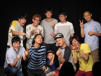 広島から東京まで歩くことを宣言したコンマ二センチ竹永と、ライブ「竹永解体新書」出演者たち。